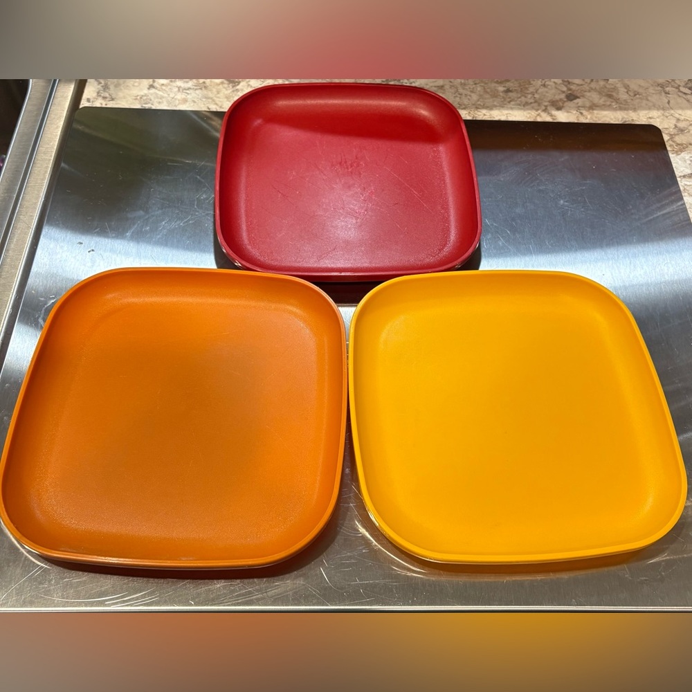 Vintage Tupperware Square Plate Set/3